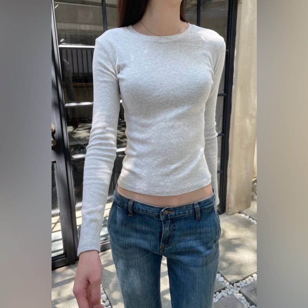 Brandy Melville Light Gray Long Sleeve Tee